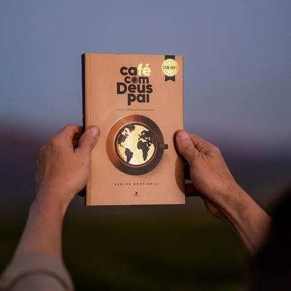 Imagem de Café Com Deus Pai 2025  Porções diárias de transformação.
