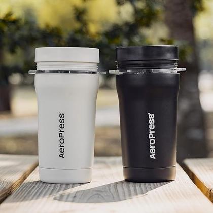 Imagem de Cafeteira AeroPress Go Plus portátil para viagens e acampamentos