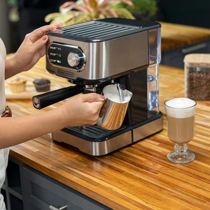 Imagem de Cafeteira Elétrica Black Decker CE1100G Gourmand Gris Espresso Pó E Cápsulas Multifunções 220V