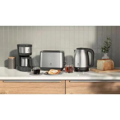 Imagem de Cafeteira Elétrica Electrolux 15 Xícaras Efficient com Jarra Inox e Potencia de 600W ECM12 220V
