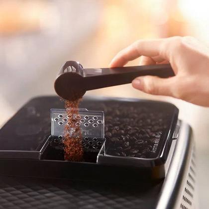 Imagem de Cafeteira Espresso Philips Walita Automática Série 1200 EP1220/15 Preta Máquina de Café Expresso