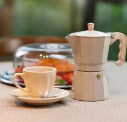 Imagem de Cafeteira Italiana Brinox Vanilla  Design, Sabor e Praticidade