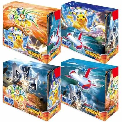 Imagem de Caixa De Exibição De Cartas Pokémon Prismatic Evolutions Surging Sparks Scarlet E Violet Com 151