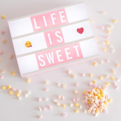 Imagem de Caixa de luz de cinema BONNYCO rosa com 400 letras e emojis e 2 marcadores