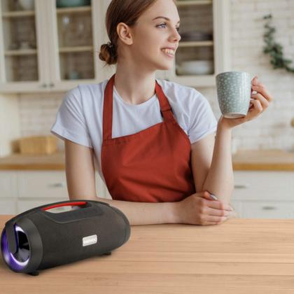 Imagem de Caixa de Som Portátil Boombox DW242 Design, Potência e Conectividade