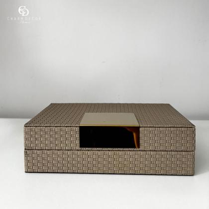 Imagem de Caixa Decorativa em MDF Com Revestimento Fendi em Pu e Metal Dourado 14x23x6,5cm 