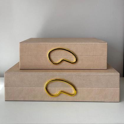Imagem de Caixa Decorativa em MDF e Pu Bege Com Detalhe Dourado 18x31x19,5cm