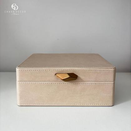 Imagem de Caixa Decorativa em MDF e Pu Off White Com Detalhes Dourado 18x24x9,5cm 
