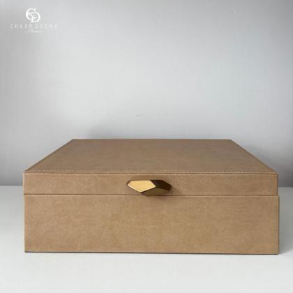 Imagem de Caixa Decorativa em MDF Revestida Em Pu Bege Com Detalhe Dourado 23x31x10cm 