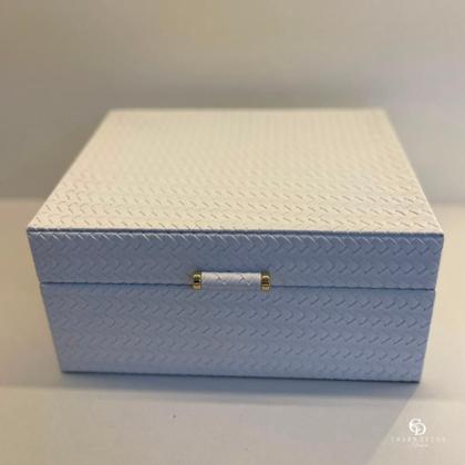Imagem de Caixa Decorativa Em PU Branco e Metal Dourado G