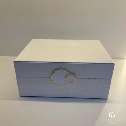 Imagem de Caixa Decorativo em PU Branco e Metal Dourado G