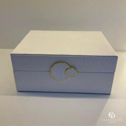 Imagem de Caixa Decorativo em PU Branco e Metal Dourado P