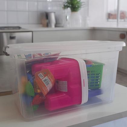 Caixa Grande Organizadora Com Tampa E Travas Plástico 50l Baú Transparente Resistente Robusta - PLASVALE Imagem de Caixa Grande Organizadora Com Tampa E Travas Plástico 50l Baú Transparente Resistente Robusta