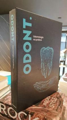 Imagem de Caixa Livro Decorativa Profissão Odontologia 36x27x5cm