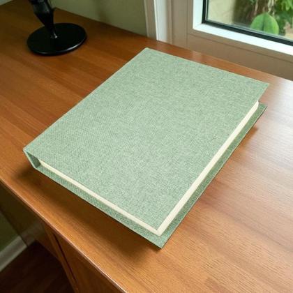 Imagem de Caixa livro em madeira e linho verde 32x27 cm g lucatti