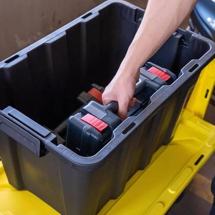 Imagem de Caixa Organizadora Grande Plástica Empilhável Tampa com Trava 55L Ferramentas Preto Ultra Vig Ordene