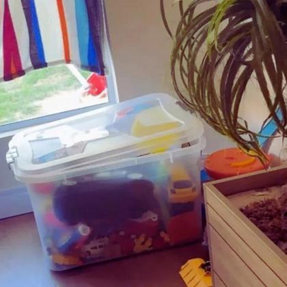 Imagem de Caixa Organizadora Multiuso Transparente Ideal para Guardar Roupas Brinquedos Material de Escritório Escolar 56 Litros