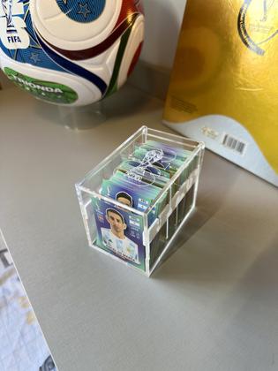 Imagem de Caixa Organizadora para Figurinhas da Copa 2026 em Acrílico 3mm Transparente para Cards e Colecionáveis
