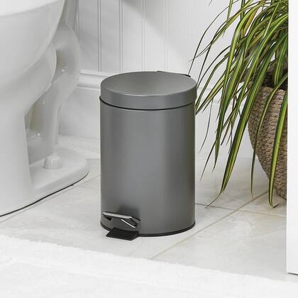 Imagem de Caixote de lixo de metal mDesign 3L com tampa para banheiro cinza