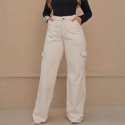 Imagem de Calça Cargo Jeans Feminina Off White com Bolsos Laterais Casual e Estilosa
