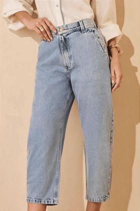 Imagem de Calça Feminina Capri Barrel em Algodão Assédio Jeans - Estilo e Conforto