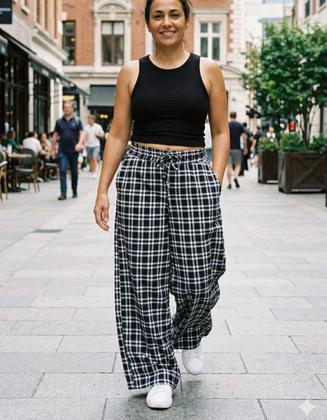 Imagem de Calça Feminina Perna Larga Xadrez P&B  Conforto e Estilo Casual