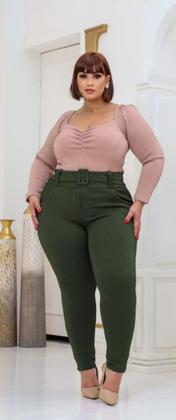 Imagem de Calça Feminina Plus Size 3D Canelada Com Bolso e Cinto Fake