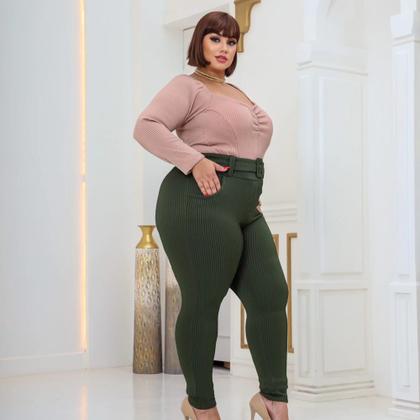 Imagem de Calça Feminina Plus Size 3D Canelada Com Bolso e Cinto Fake