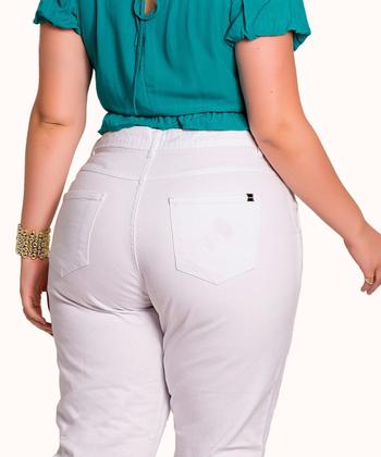 Calça Feminina Sarja Plus Size Mom - Razon Jeans Imagem de Calça Feminina Sarja Plus Size Mom