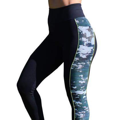 Imagem de Calça fitness empina bumbum preto com bolso estampa militar