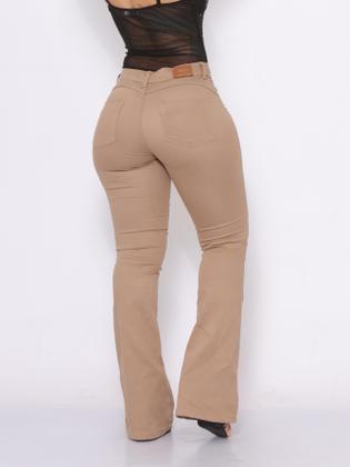 Imagem de Calça Flare Feminina jeans nas cores bege/caqui super confortável que se ajusta no corpo