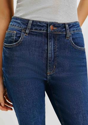 Imagem de Calça Jeans Básica Feminina Cintura Média Flare Petit