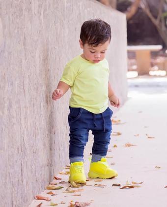 Imagem de Calça Jeans de Bebê e Infantil com Bolsos e Cós regulagem com Cadarço na Cintura