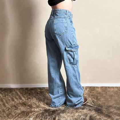 Imagem de Calça Jeans Feminina Wide Leg Bolsos Laterais Bolt Cargo