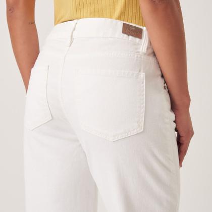 Imagem de Calça Jeans Mom Cintura Alta Capri Branca