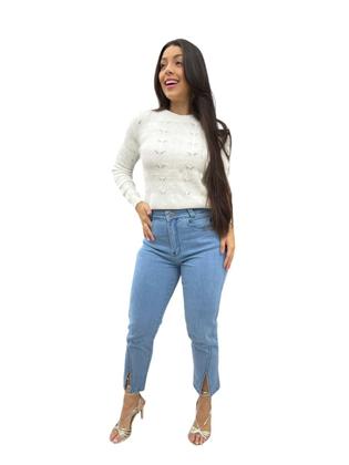 Imagem de Calça Jeans Mom Feminina com detalhe na barra