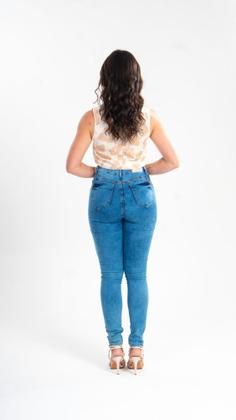 Imagem de Calça Jeans Skinny Clara: Elegância Essencial