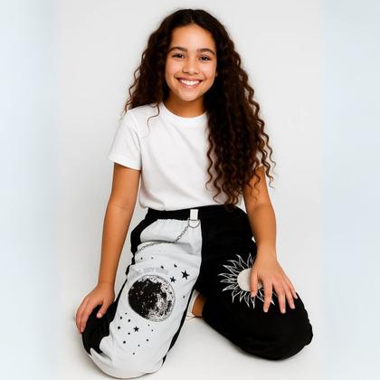 Imagem de Calça Jogger Juvenil Infantil Sol e Lua com Correntinha Branca e Preta Menina