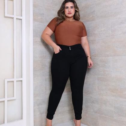 Imagem de Calça Skinny Cigarrete Plus Size preta jeans cintura alta com lycra e bolso na frente lançamento