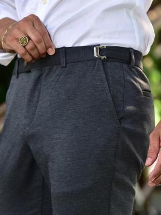 Calça Social Masculina Alfaiataria com Regulagem Slim com Tecnologia que não Amarrota Conquest Imagem de Calça Social Masculina Alfaiataria com Regulagem Slim com Tecnologia que não Amarrota Conquest