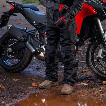 Imagem de Calça X11 Versa Air 100% Impermeável Unissex Ventilada Com Proteção Motociclista