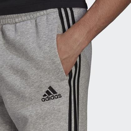 Imagem de Calças Adidas Essentials Fleece Open Hem com 3 listras para homens