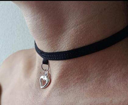 Imagem de Calcinha tanga fio frase noite preta + gargantilha hotwife