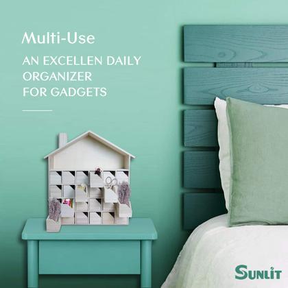 Imagem de Calendário do Advento, Natal iluminado pelo sol, em forma de casa de madeira