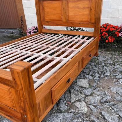 Imagem de Cama Casal king size em Madeira de 4 Gavetas Demolição Modelo Almofadas Sudeste Rústico