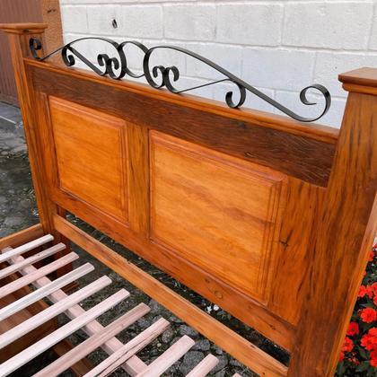 Imagem de Cama Casal king size em Madeira de 4 Gavetas Demolição Modelo Almofadas Sudeste Rústico