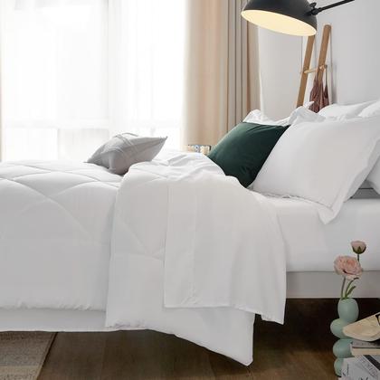 Imagem de Cama em uma bolsa CozyLux King White com edredom, lençóis de 7 peças