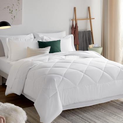 Imagem de Cama em uma bolsa CozyLux King White com edredom, lençóis de 7 peças