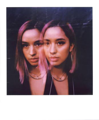 Imagem de Câmera de filme instantâneo Polaroid Now+ 3ª geração I-Type White