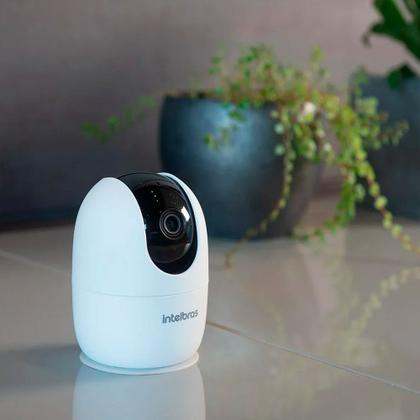 Imagem de Câmera de Segurança Intelbras IP, iM4 C, Wi-Fi, Full HD, Visão 360 Graus, Compatível com Alexa, Google e Mibo, Branca